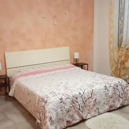 With Two Beds In The Historic Center Of Ciri Apartment